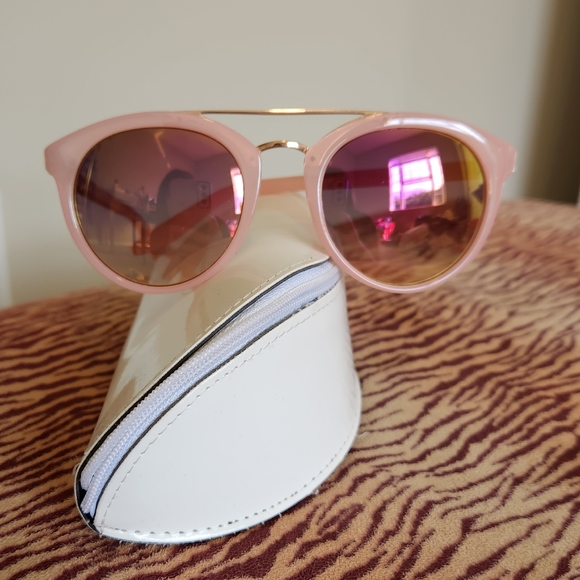 Jessica Simpson Accessories - Fun round mirrored sunglasses